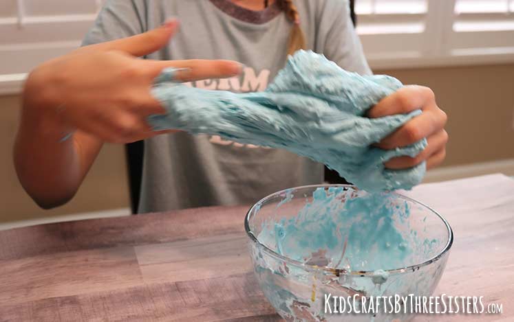 how-make-crunchy-slime-knead-hands
