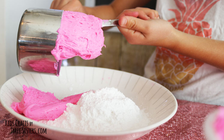 edible-playdough-make-with-2-ingredients