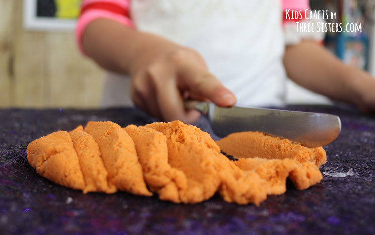 making-kinetic-sand-at-home